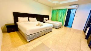 Charming Guest Room in Central Pa Tong, Thailand