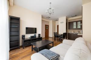 Rydygiera Green View Apartment by BookingHost