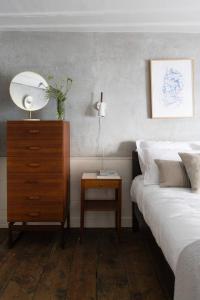 Smugglers Cottage - Unique Old Town Stay