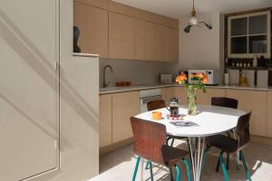 Smugglers Cottage - Unique Old Town Stay