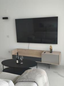 Modern Apartment with Terrace