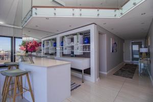 Luxury Penthouse at The Waves - Breathtaking Views