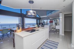 Luxury Penthouse at The Waves - Breathtaking Views