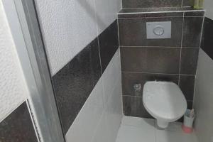 Central 1 Bed w Balcony Sea Views & Roof Terrace