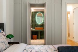 Elysia - Crafted 2-Bedroom Apt & Balcony in Athens