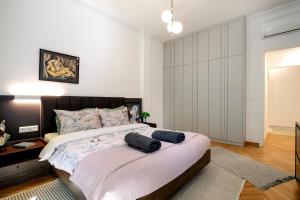 Elysia - Crafted 2-Bedroom Apt & Balcony in Athens