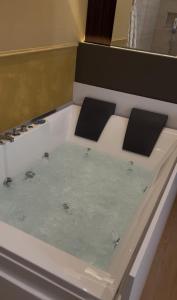 Luxury Jacuzzi Suite- Astir,Tirana