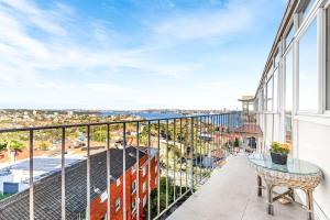 JoJos Place! Harbour views, 2 Beds and free parking