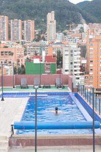 Aparto con piscina 820