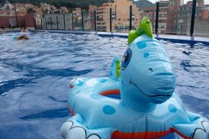 Aparto con piscina 820