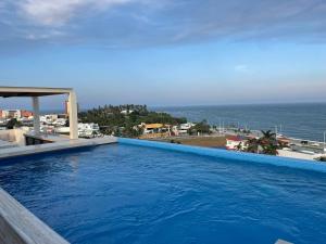 Luxury 2-Bedroom Apartment with amazing view - Infinity Pool and Rooftop in Building