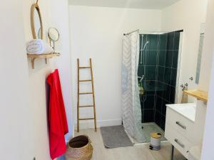 T2 tout neuf avec Parking à 10km dAix et Marseille