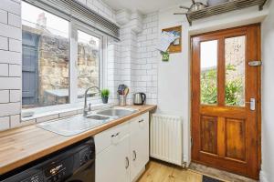 Host & Stay - The Reading Room