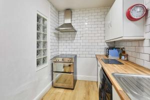 Host & Stay - The Reading Room