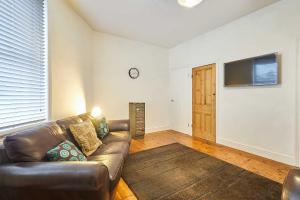 Host & Stay - The Reading Room