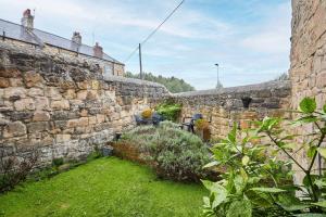 Host & Stay - The Reading Room