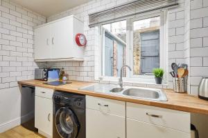 Host & Stay - The Reading Room