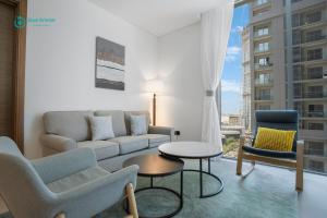 Blue Breeze - Luxury 2BR in Sobha Creek Vistas Near Downtown