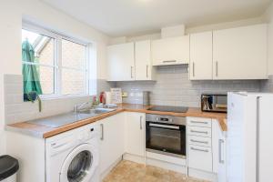 Quiet House, PRKG-3 Cars, Contractors & Families, York Centre 10mins