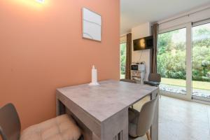 Eric du lac apt near Lake with Pool & ParkingFree