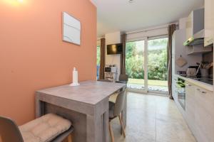 Eric du lac apt near Lake with Pool & ParkingFree