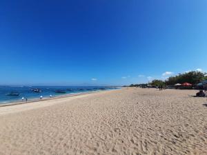 ABI Hotel3 - 1 minute to the Beach and 1 second to the Mall