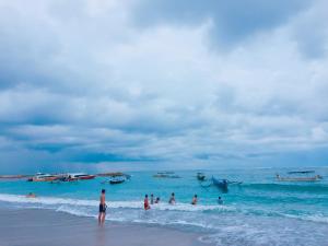 ABI Hotel3 - 1 minute to the Beach and 1 second to the Mall