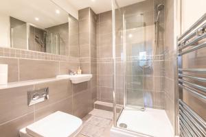Private stylish flat in Romford - Free parking, 5 min walk Elizabeth line