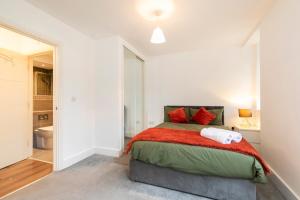 Private stylish flat in Romford - Free parking, 5 min walk Elizabeth line