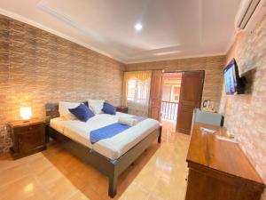 ABI Hotel4 - 1 minute to the Beach and 1 second to the Mall