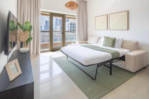 Frank Porter - Al Dana Tower, JVC