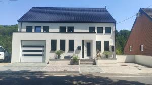 la maison blanche a Hermeton sur Meuse