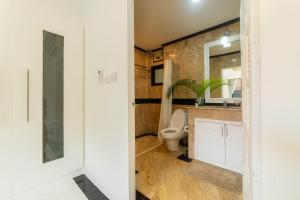 Entire Family house great location near Big Buddha