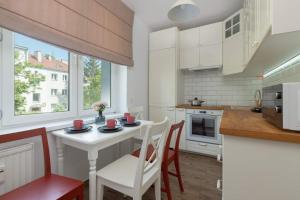 Atmospheric Apartment in a Green Area Pet-friendly by Noclegi Renters