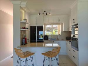 Salty Goose - 2BD APT Sea & Lagoon Views