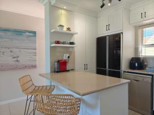 Salty Goose - 2BD APT Sea & Lagoon Views