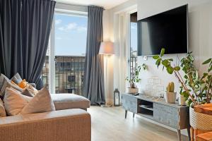 Stylish 1-Bed Apt with Balcony & Canal Views