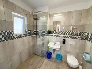 Prime Stay - Deluxe 1 Bedroom Apartment with Balcony