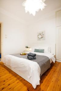 Central 3BR Apartment with Balcony