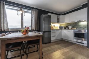 Family-Friendly Ski in-Ski out Retreat by Skarsnuten