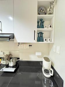 Paris Theme Near Ayala Feliz Mall 2BR Netflix Internet with Pool Parking Fee