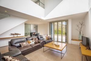 Unique villa nestled between mountains