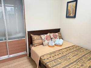 European Vibe 1BR Great River City View Free Pool Gym Internet Netflix