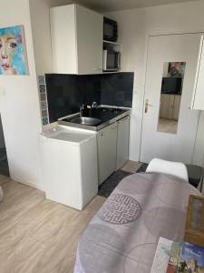 Studio le petit logis-meublé 2 étoiles -local vélo-arrivée autonome-H Flexibles