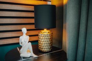 3B Bright Beautiful Newly Renovated 3BR