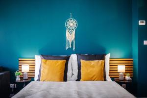 3B Bright Beautiful Newly Renovated 3BR