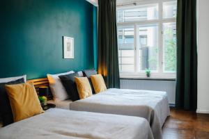 3B Bright Beautiful Newly Renovated 3BR