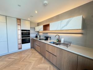 Elegant 2BR Apartment near Chelsea