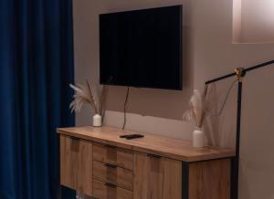 Chic Studio with Beach & Rooftop Pool Access