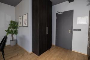 LL Properties - TB24 Elegant Escape w Hot-tub Access